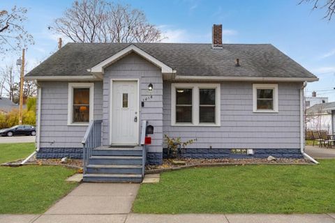 Photo of 1016 20th St S, La Crosse, WI 54601 (MLS # 1943318)