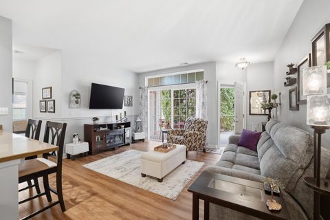 Photo of 2287 W Vista Bella Dr, Oak Creek, WI 53154 (MLS # 1955324)