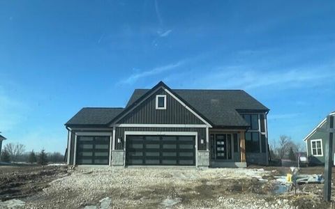 Photo of W251N2385 Valleyview Cir, Pewaukee, WI 53072 (MLS # 1955662)