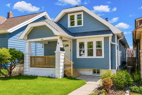 Photo of 2808 S Greeley Ave, Milwaukee, WI 53207 (MLS # 1962335)