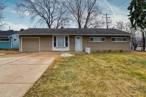Photo of 405 W Sugar Ln, Glendale, WI 53217 (MLS # 1950726)