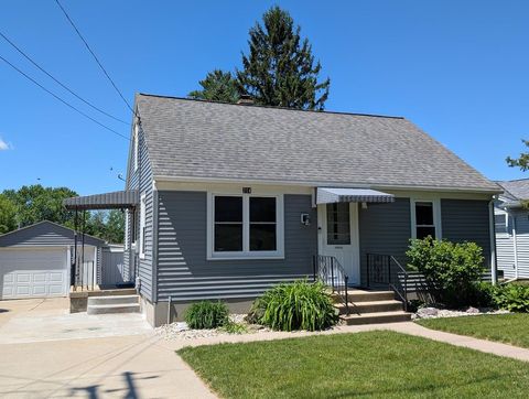 Photo of 214 Fairview St, Watertown, WI 53094 (MLS # 1968296)