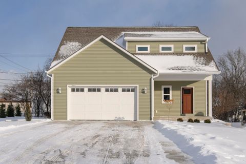 Photo of 1414 S 166th St, New Berlin, WI 53151 (MLS # 1948107)