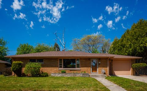 Photo of 2710 S 17th St, Sheboygan, WI 53081 (MLS # 1964227)