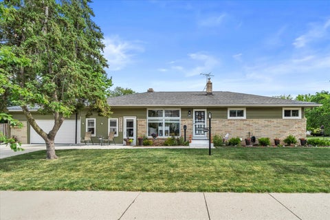 Photo of 9804 W Dakota St, West Allis, WI 53227 (MLS # 1965583)