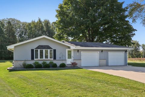 Photo of W182N5742 Balsam Ct, Menomonee Falls, WI 53051 (MLS # 1937148)