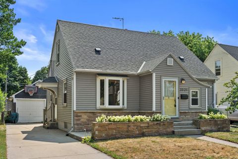 Photo of 3321 Tenth Ave, Racine, WI 53402 (MLS # 1973152)