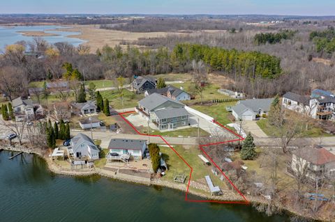 Photo of 7134 N Tichigan Rd, Waterford, WI 53185 (MLS # 1954814)