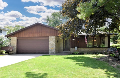 Photo of 1637 Marshall Ave, South Milwaukee, WI 53172 (MLS # 1888843)