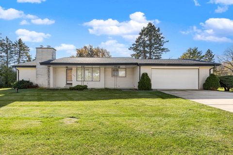 Photo of 2205 W Southland Dr, Oak Creek, WI 53154 (MLS # 1942787)