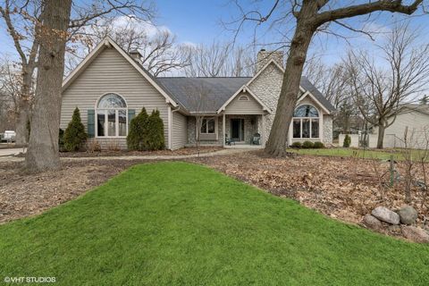 Photo of 200 W Trillium Ter, Oak Creek, WI 53154 (MLS # 1908922)