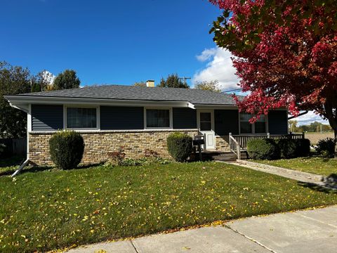 Photo of 4218 Lasalle St, Racine, WI 53402 (MLS # 1940908) Photo of 4218 Lasalle St, Racine, WI 53402 (MLS # 1940908)