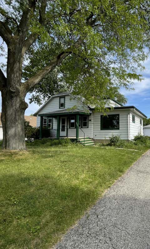 Photo of 2502 W Kimberly Ave, Milwaukee, WI 53221 (MLS # 1973355)