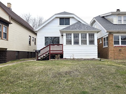 Photo of 5207 S Lake Dr, Cudahy, WI 53110 (MLS # 1955975)