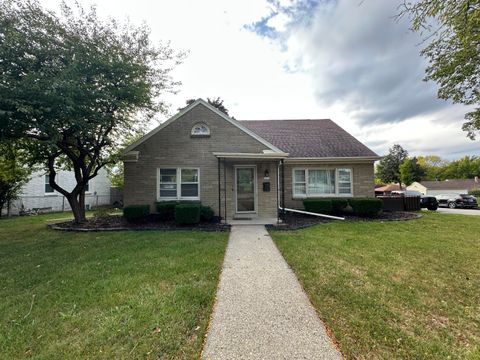 Photo of 3275 N 93rd St, Milwaukee, WI 53222 (MLS # 1939438)
