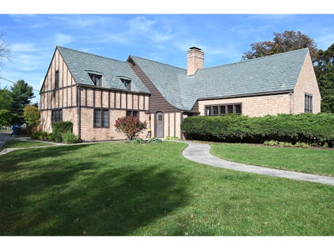 Photo of 1326 Thomas Ave, Watertown, WI 53094 (MLS # 1985662)