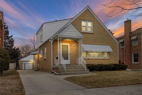 Photo of 2408 Mitchell St, Racine, WI 53403 (MLS # 1951545)