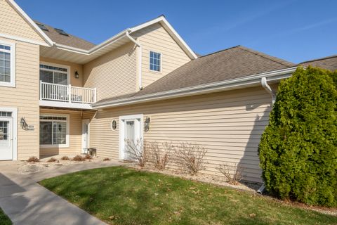 Photo of W397N5883 Autumn Woods Dr, Oconomowoc, WI 53066 (MLS # 1957169)