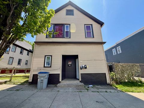 Photo of 2429 W Mitchell St, Milwaukee, WI 53204 (MLS # 1964093)
