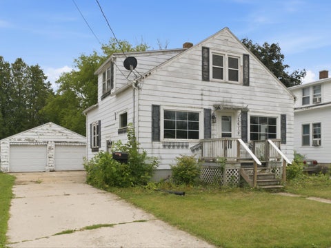 Photo of 2619 14th St, Two Rivers, WI 54241 (MLS # 1975335)