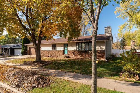 Photo of 633 11th Ave N, Onalaska, WI 54650 (MLS # 1941528)