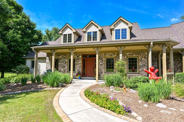 8510 W HAWTHORNE RD, MEQUON, WI 53097 - Image 0b94cb670c2e1d65773a2d8b03732e2f/2362054384