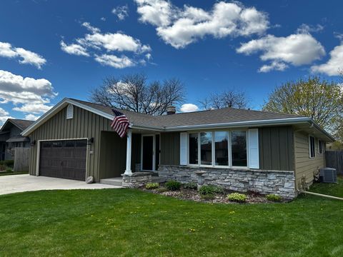 Photo of 2424 W Mark Dr, Sheboygan, WI 53083 (MLS # 1963549)
