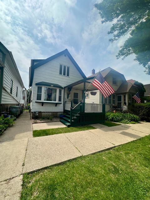 Photo of 2467 N Bartlett Ave, Milwaukee, WI 53211 (MLS # 1922863)