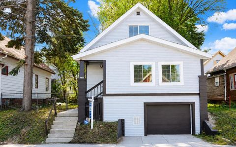 Photo of 3709 N 2nd Ln, Milwaukee, WI 53212 (MLS # 1962919)