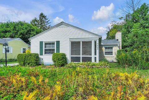 Photo of 7409 N Longacre Rd, Fox Point, WI 53217 (MLS # 1933288)