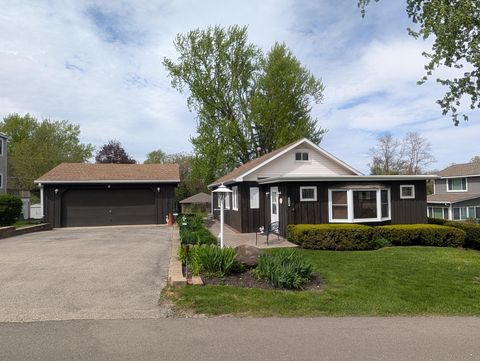 Photo of 4226 Maple Dr, Delavan, WI 53115 (MLS # 1961064)