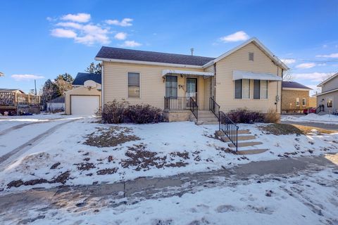 Photo of 1423 S 14th St, Manitowoc, WI 54220 (MLS # 1950187)