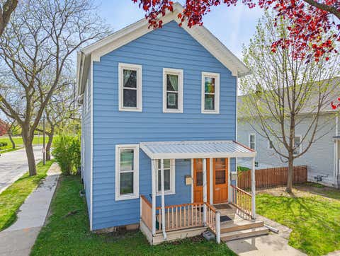 Photo of 2350 S Lenox St, Milwaukee, WI 53207 (MLS # 1962426)