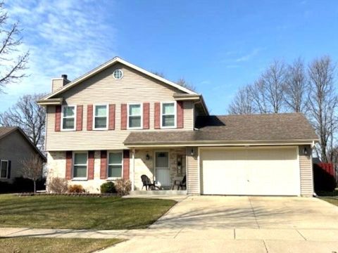 Photo of 1661 Falcon Dr, Hartford, WI 53027 (MLS # 1956529)