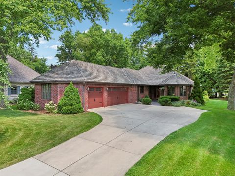 Photo of W131N8020 Country Club Dr, Menomonee Falls, WI 53051 (MLS # 1929379)