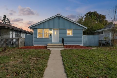 Photo of 5928 N 72nd St, Milwaukee, WI 53218 (MLS # 1941508)