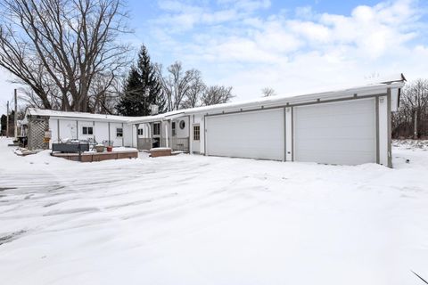 Photo of 6151 S Miller Ln, New Berlin, WI 53146 (MLS # 1948902)