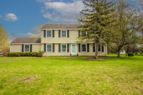 Photo of 11228 N Country View Dr, Mequon, WI 53092 (MLS # 1916744)