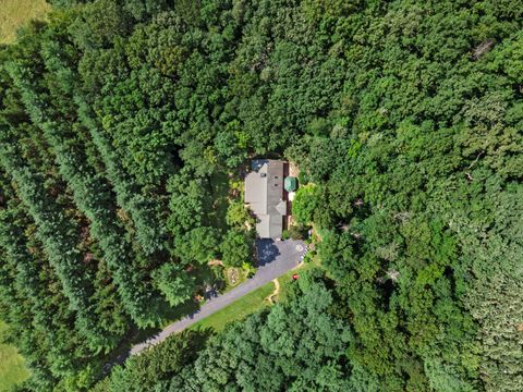 Photo of S98W32854 Genevieve Dr, Mukwonago, WI 53149 (MLS # 1939987)