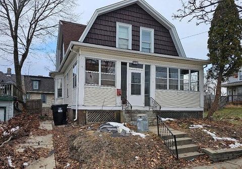 Photo of 306 Cliff Ave, Racine, WI 53404 (MLS # 1945615)