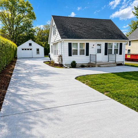 Photo of 2833 S 128th St, New Berlin, WI 53151 (MLS # 1959628)