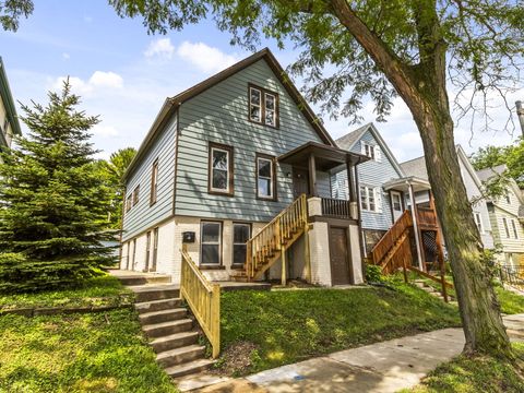 Photo of 2465 N Gordon Pl, Milwaukee, WI 53212 (MLS # 1931039)