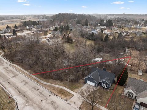 431 9th Ave, Grafton, WI 53024 - #: 1951335