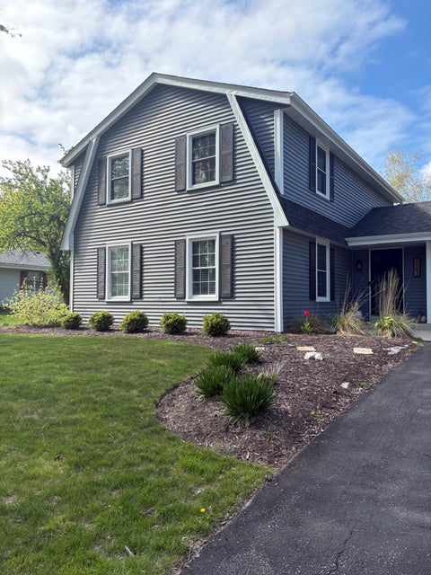 Photo of N97W6684 Aspen St, Cedarburg, WI 53012 (MLS # 1953253)