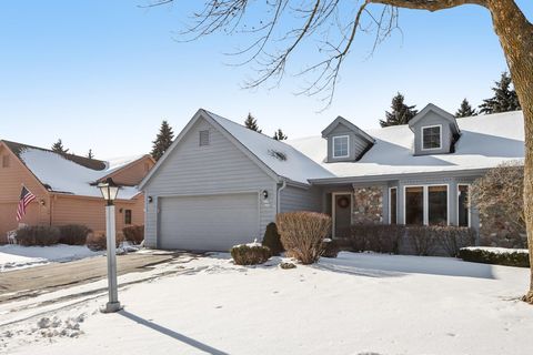 W178N9743 Riversbend Cir W, Germantown, WI 53022 - #: 1949371