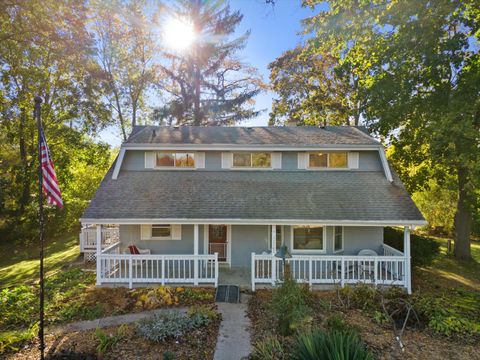 Photo of 12763 N East Shoreland Dr, Mequon, WI 53092 (MLS # 1944518)