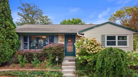 Photo of 6000 W Lloyd St, Wauwatosa, WI 53213 (MLS # 1938964)