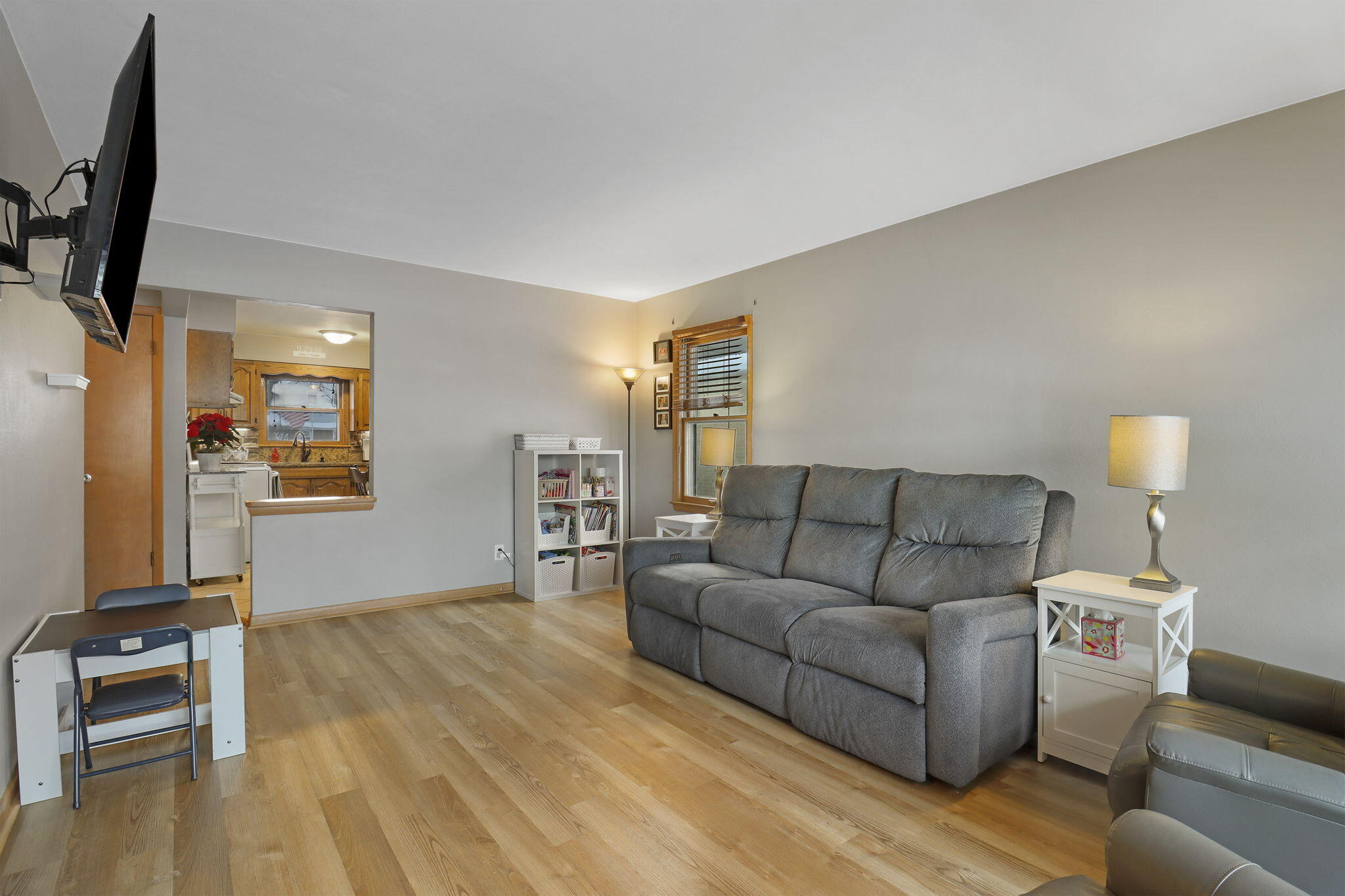 Kenosha, Wisconsin 53143, United States, 3 Bedrooms Bedrooms, ,3 BathroomsBathrooms,Residential,Pending,254403