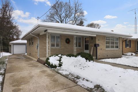 Photo of 1925 80th Pl, Kenosha, WI 53143 (MLS # 1945120)