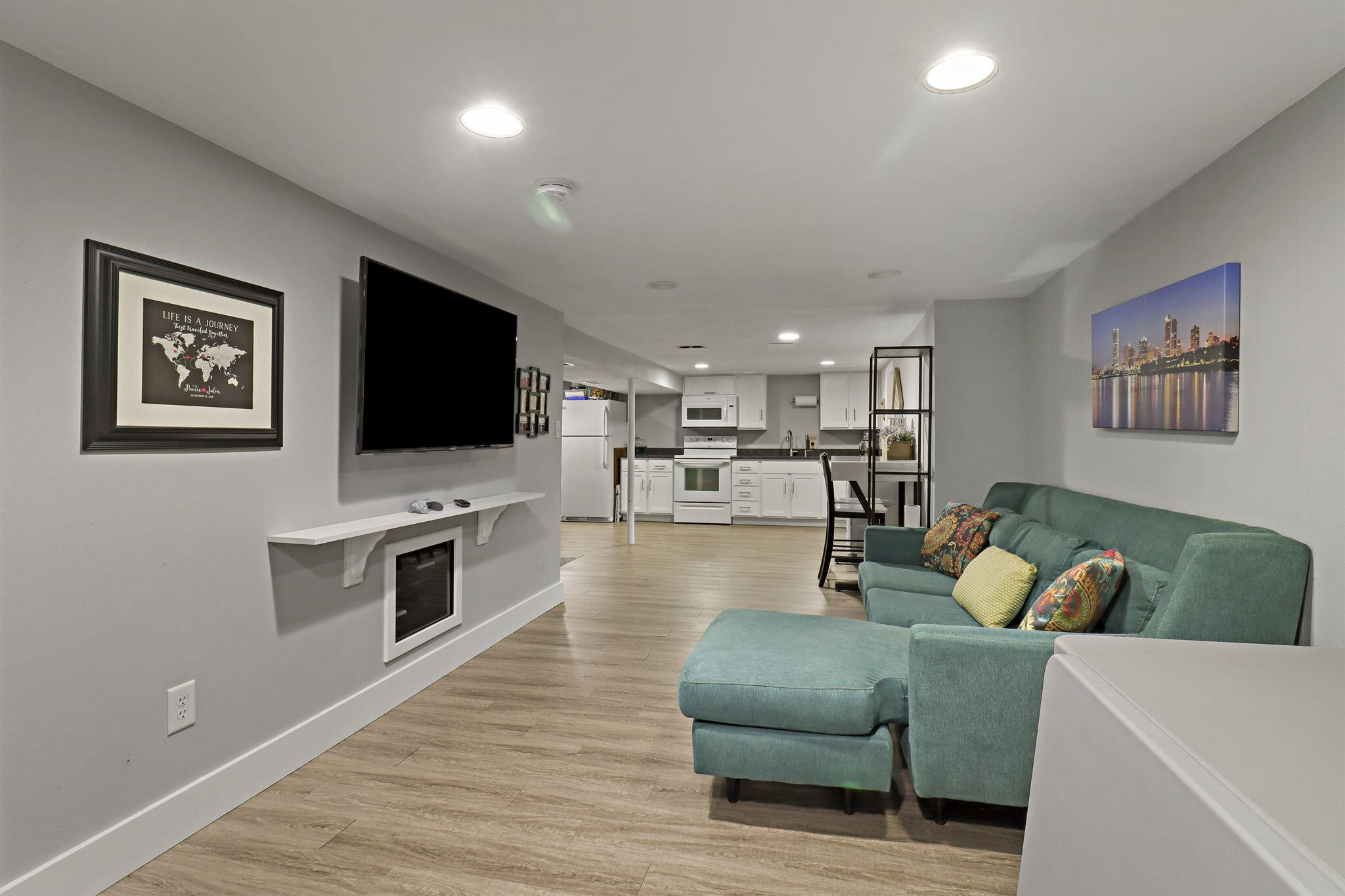 Kenosha, Wisconsin 53143, United States, 3 Bedrooms Bedrooms, ,3 BathroomsBathrooms,Residential,Pending,254403